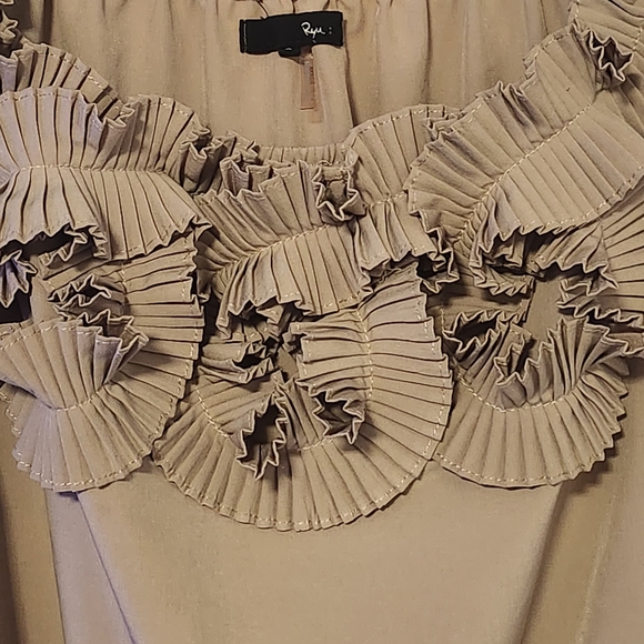 Ryu Beige Floral Ruffle Blouse - Picture 2 of 5